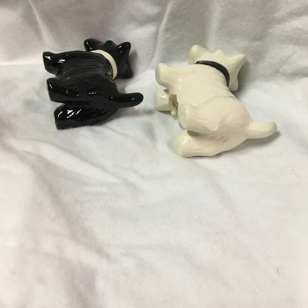 Kissing Westland Scottish Terrier Dog Magnetic Salt &‎ Pepper Shakers Read